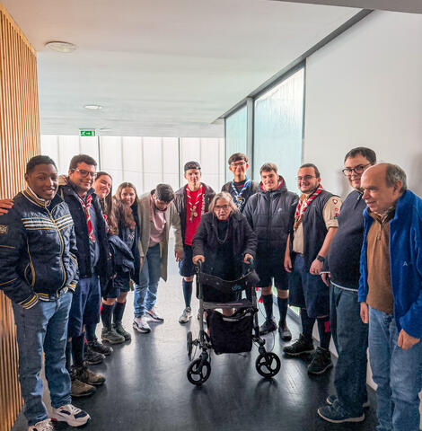 Escuteiros da Senhora da Hora realizam a��o comunit�ria na ALADI