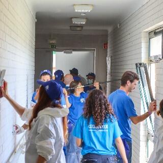 Mais de 100 volunt�rios da Porto Business School renovam espa�os da ALADI