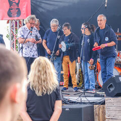 Galeria - Imagem 4 da Utentes abrem segundo dia do festival Faneca Rock Fest