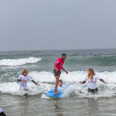 Galeria - Imagem 7 da Utentes participam em iniciativa de Surf Adaptado em Leça da Palmeira
