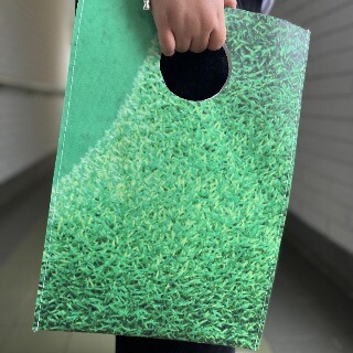 Imagem da Voluntariado corporativo impulsiona transformao de telas em sacos reutilizveis