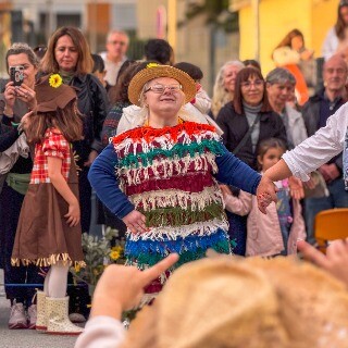 Imagem da Primavera na Escola de Agudela une gerações em desfile inclusivo