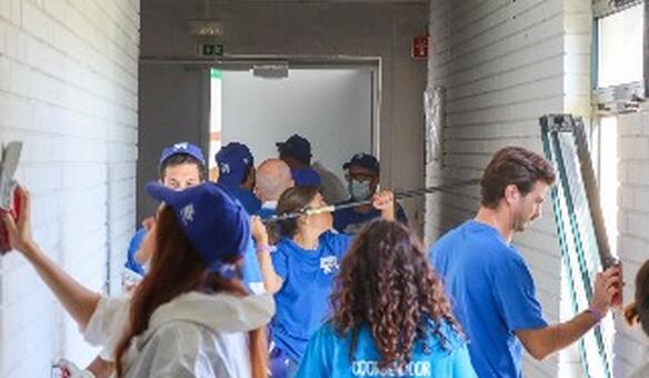 Mais de 100 volunt�rios da Porto Business School renovam espa�os da ALADI