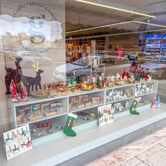 Galeria - Imagem 0 da Utentes dão vida à montra de Natal da Papelaria Galeria