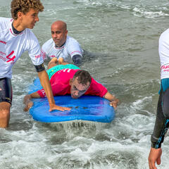 Galeria - Imagem 3 da Utentes participam em iniciativa de Surf Adaptado em Leça da Palmeira