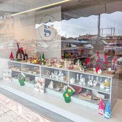 Galeria - Imagem 1 da Utentes dão vida à montra de Natal da Papelaria Galeria