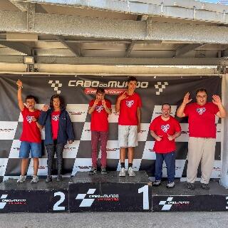 Uma tarde a toda a velocidade no Kart�dromo de Cabo do Mundo